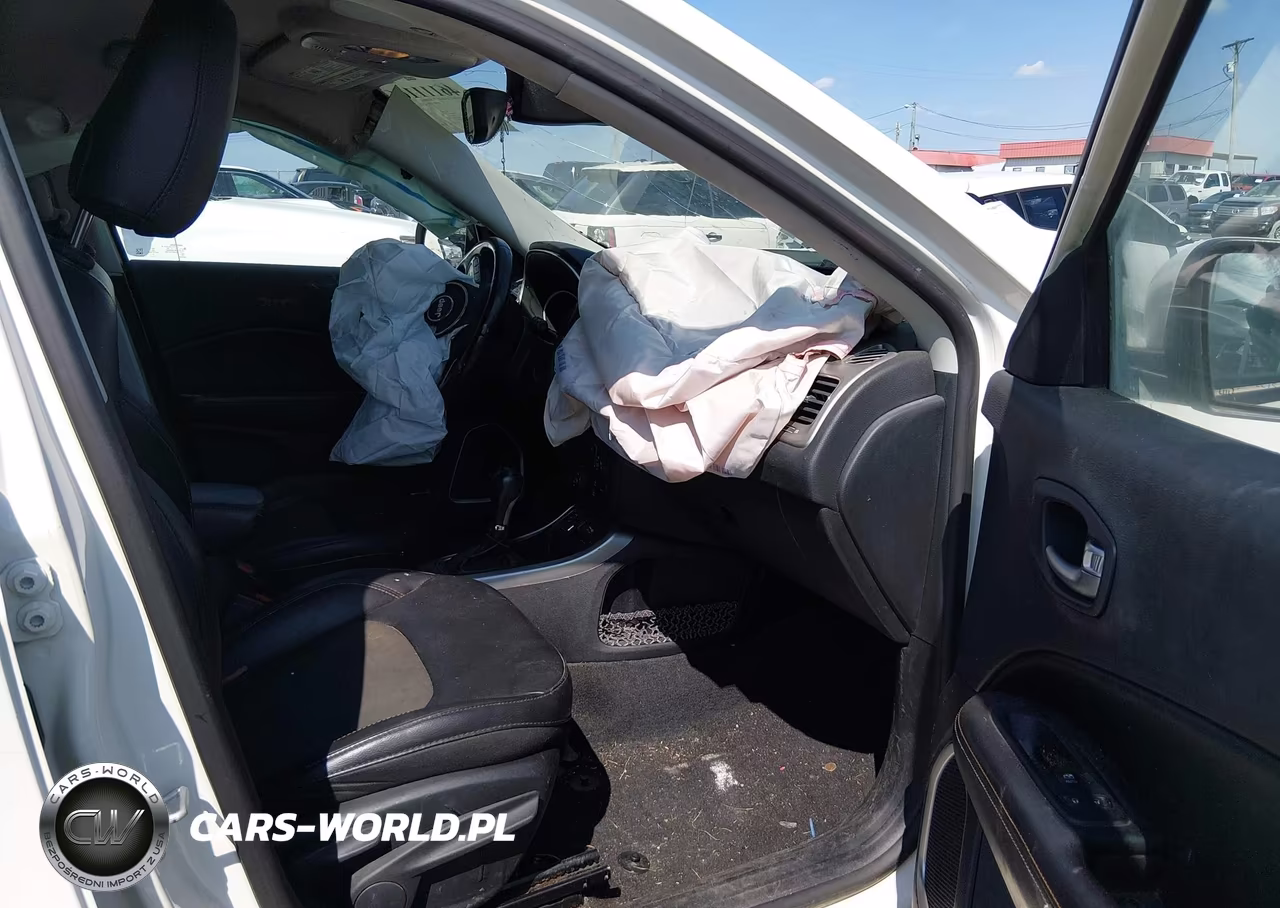 2018 Jeep Compass Latitude VIN:3C4NJCBB1JT293303 - 5