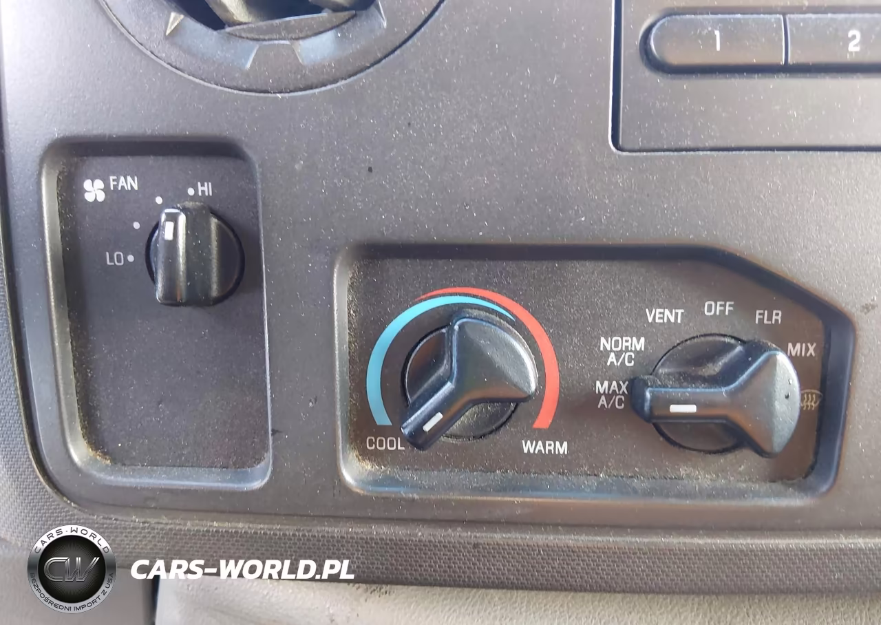 2019 Ford E-350 Cutaway VIN:1FDWE3F62KDC07215 - 13