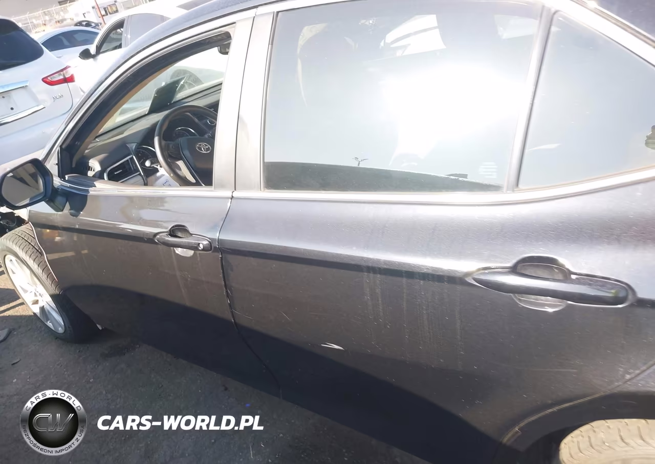 2018 Toyota Camry Le VIN:4T1B11HK3JU631963 - 15
