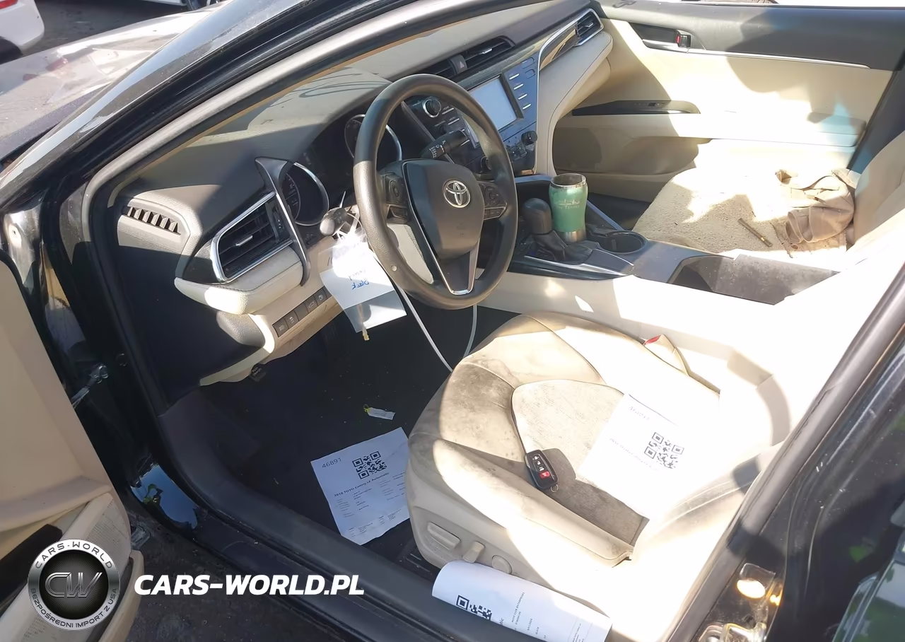 2018 Toyota Camry Le VIN:4T1B11HK3JU631963 - 18