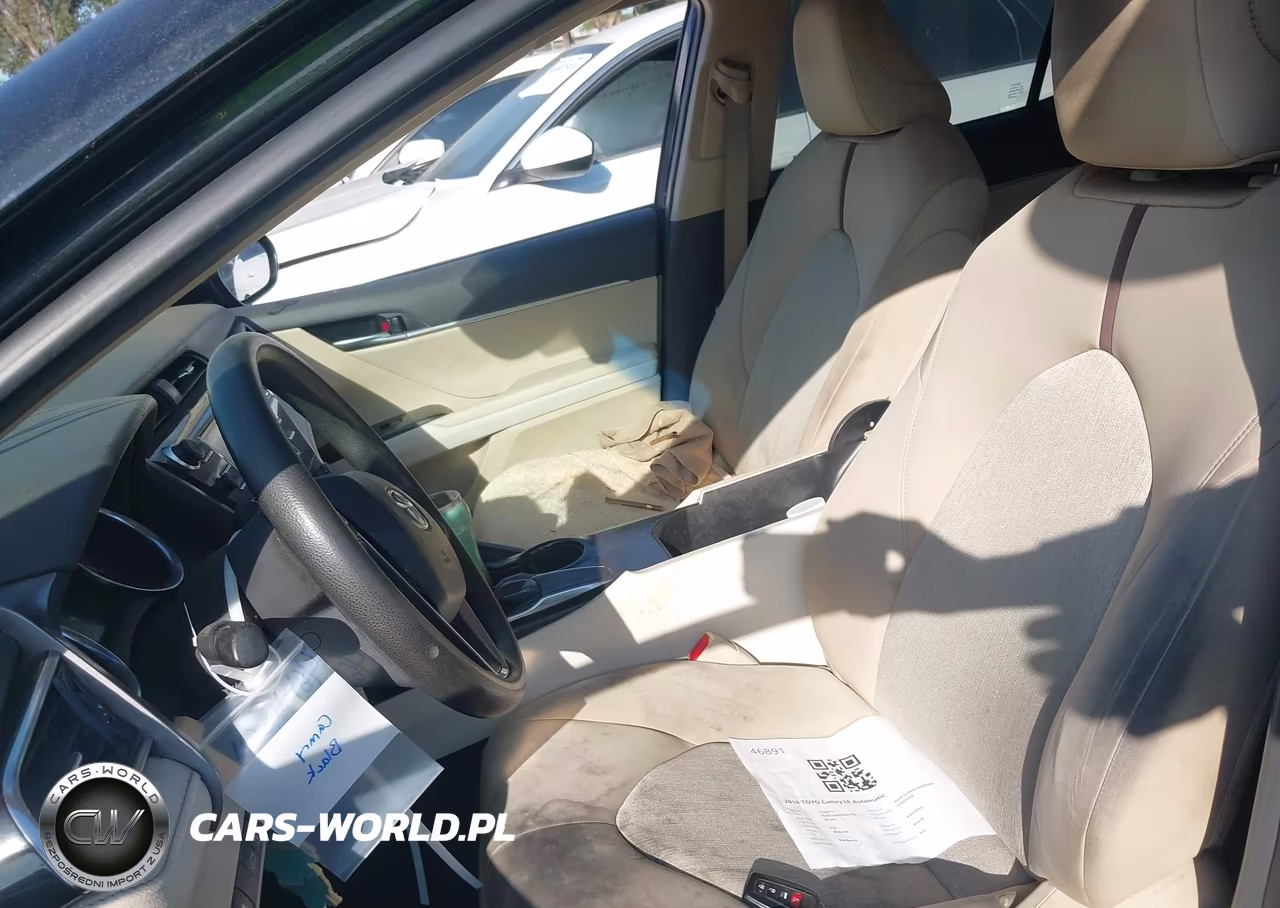 2018 Toyota Camry Le VIN:4T1B11HK3JU631963 - 19