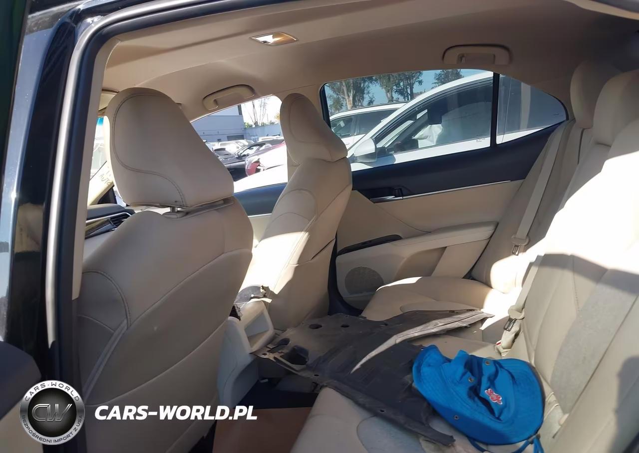 2018 Toyota Camry Le VIN:4T1B11HK3JU631963 - 21