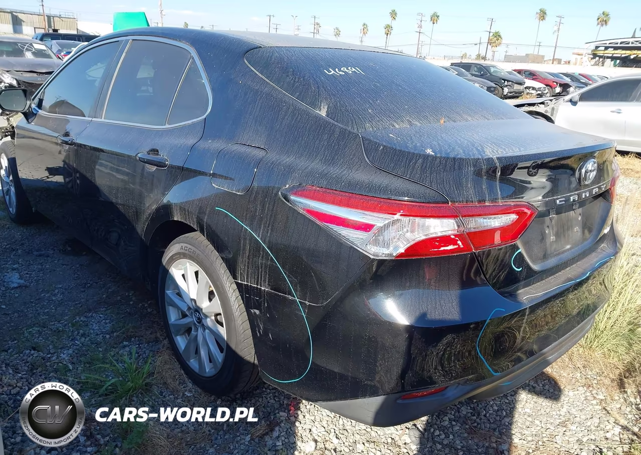 2018 Toyota Camry Le VIN:4T1B11HK3JU631963 - 3