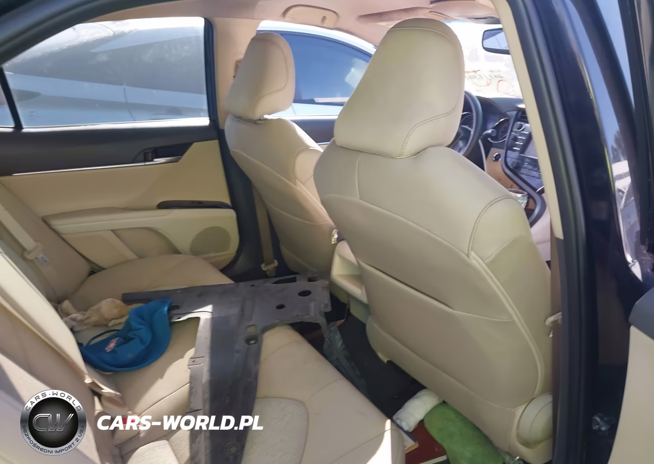 2018 Toyota Camry Le VIN:4T1B11HK3JU631963 - 8