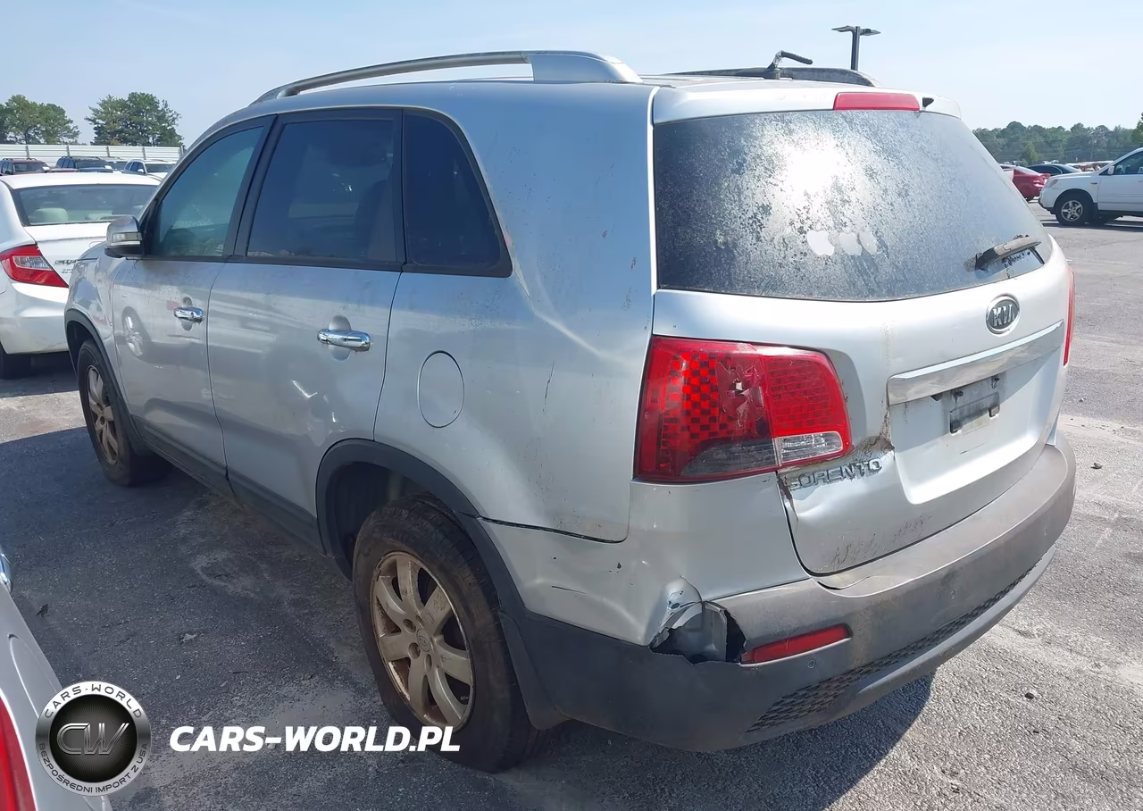 2011 Kia Sorento Lx VIN:5XYKT3A13BG038084 - 3