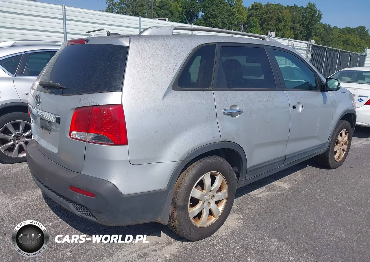 2011 Kia Sorento Lx VIN:5XYKT3A13BG038084 - 4