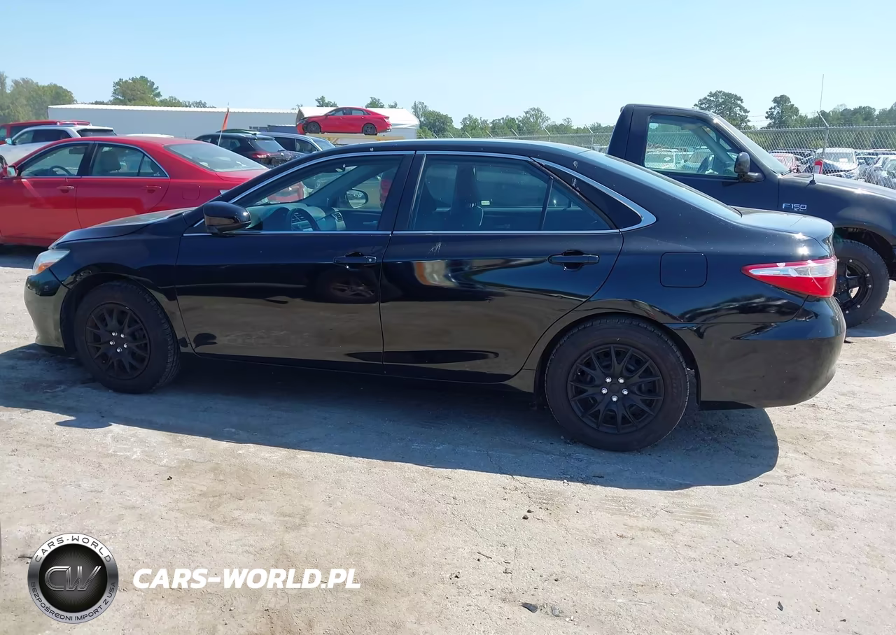 2015 Toyota Camry Le VIN:4T4BF1FK2FR458907 - 14