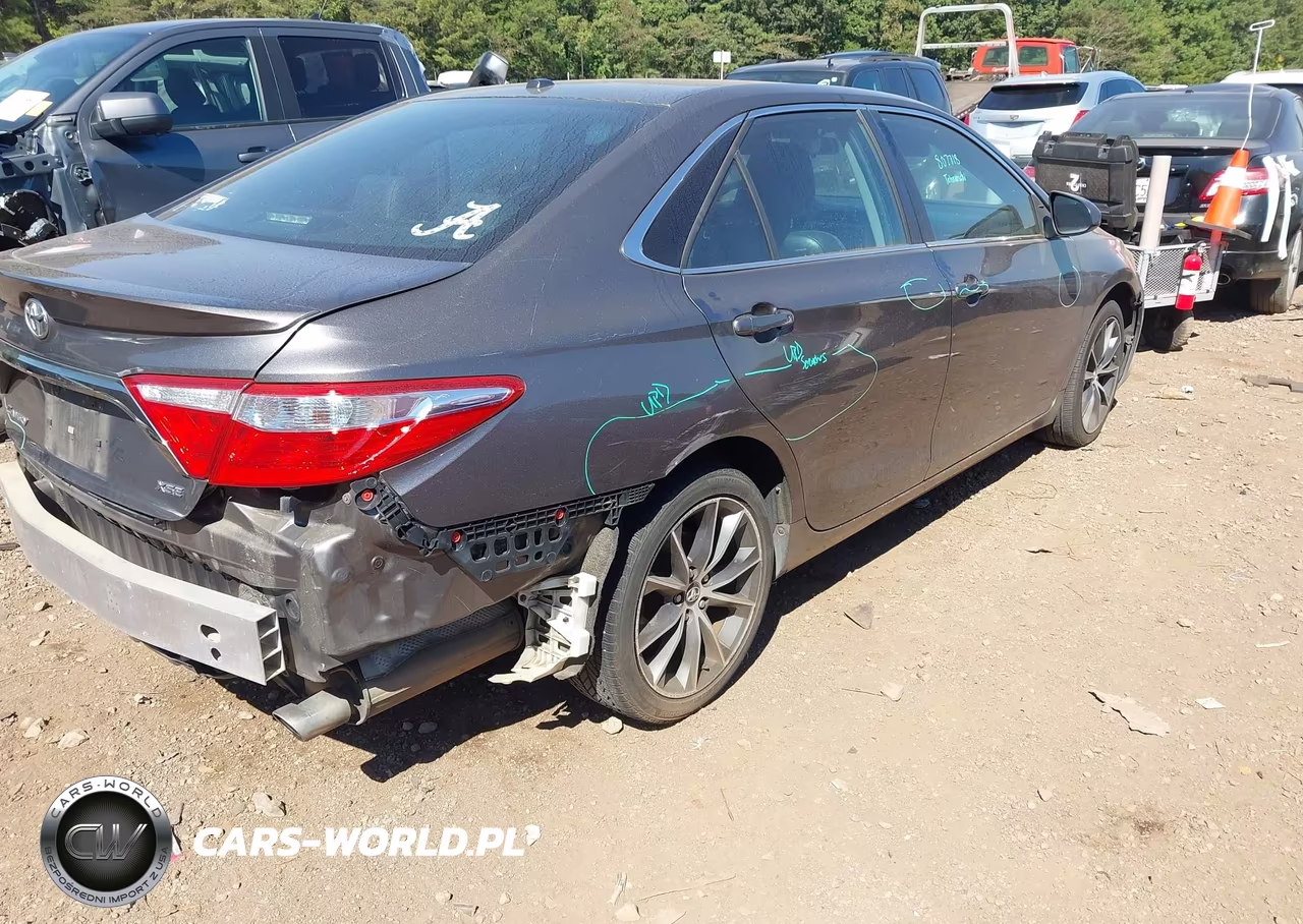 2016 Toyota Camry Xse VIN:4T1BF1FK7GU196359 - 4