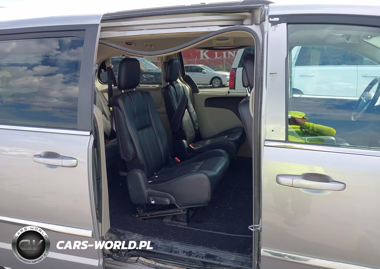 2016 Chrysler Town & Country Touring-L VIN:2C4RC1CG9GR215180 - 8