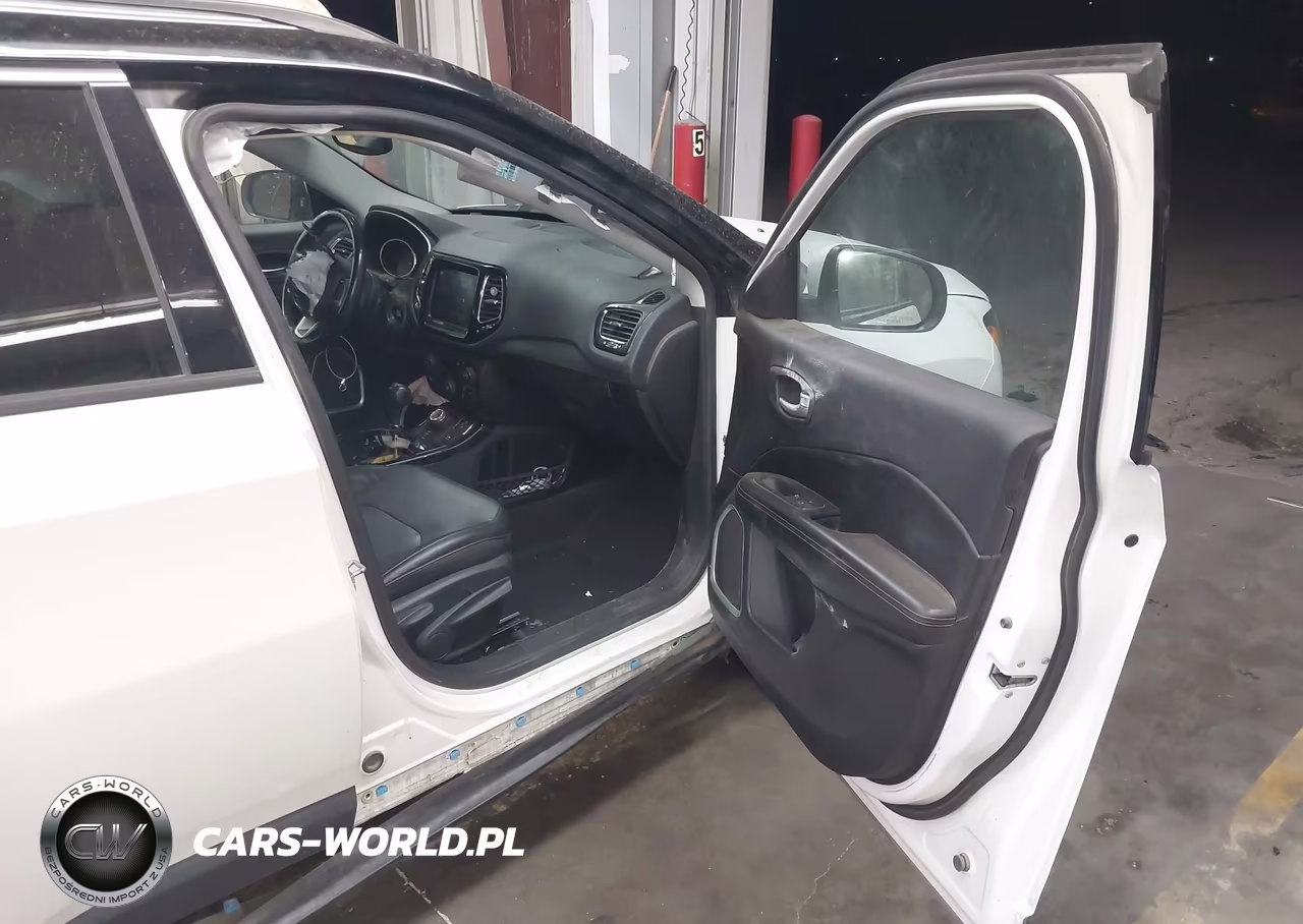 2018 Jeep Compass Limited 4X4 VIN:3C4NJDCB6JT355394 - 5