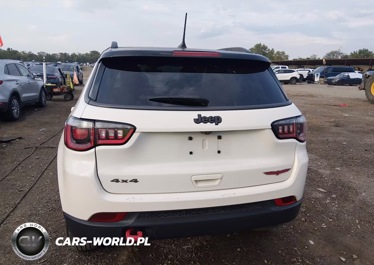 2018 Jeep Compass Trailhawk 4X4 VIN:3C4NJDDB2JT501790 - 16