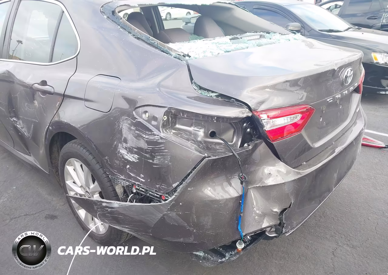 2018 Toyota Camry Le VIN:4T1B11HK9JU065582 - 13