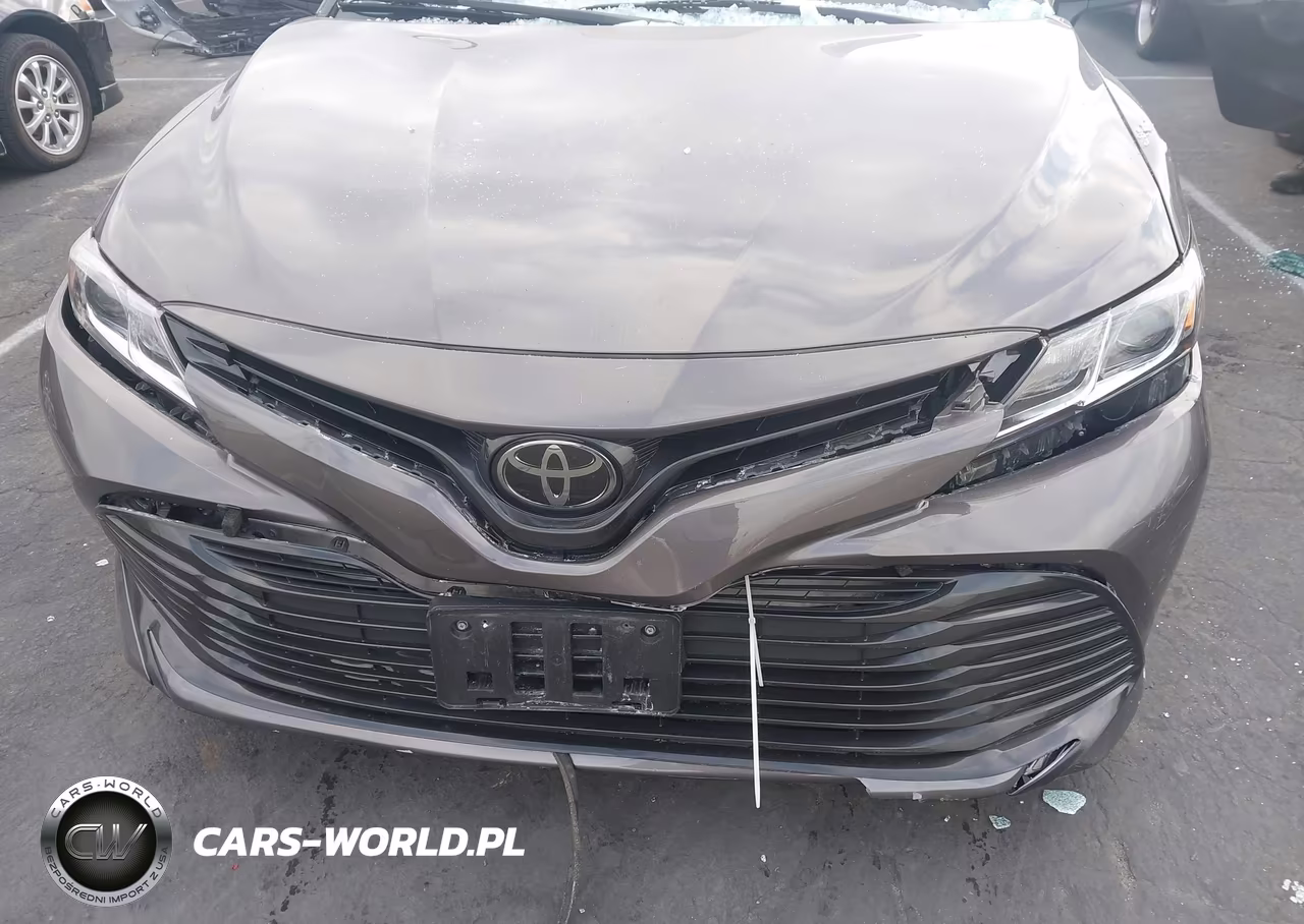 2018 Toyota Camry Le VIN:4T1B11HK9JU065582 - 16