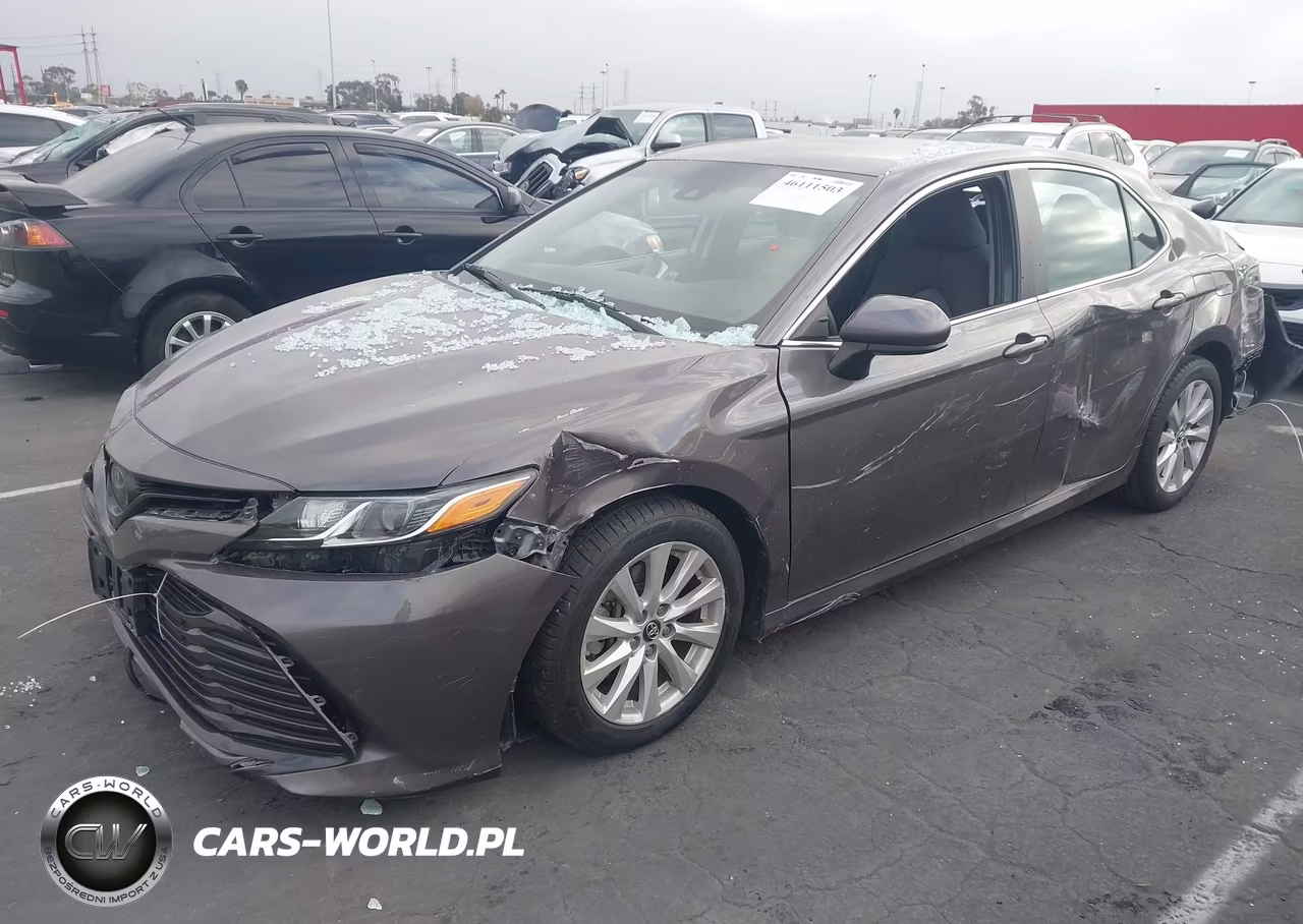 2018 Toyota Camry Le VIN:4T1B11HK9JU065582 - 2