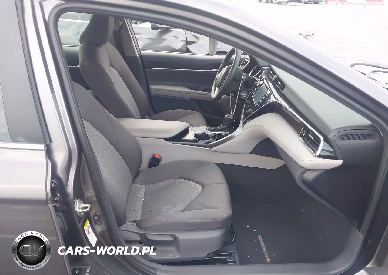 2018 Toyota Camry Le VIN:4T1B11HK9JU065582 - 5