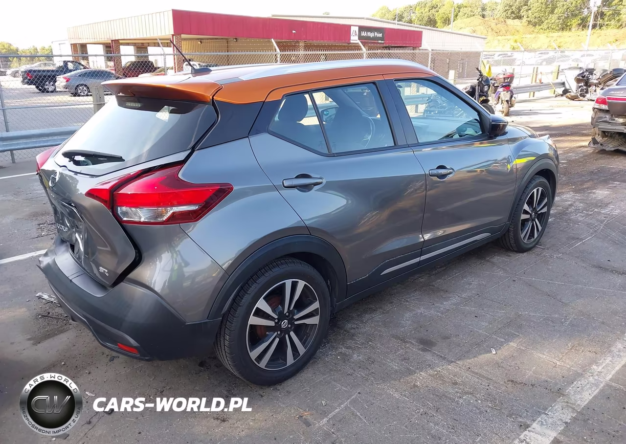 2019 Nissan Kicks Sr VIN:3N1CP5CU9KL498499 - 4