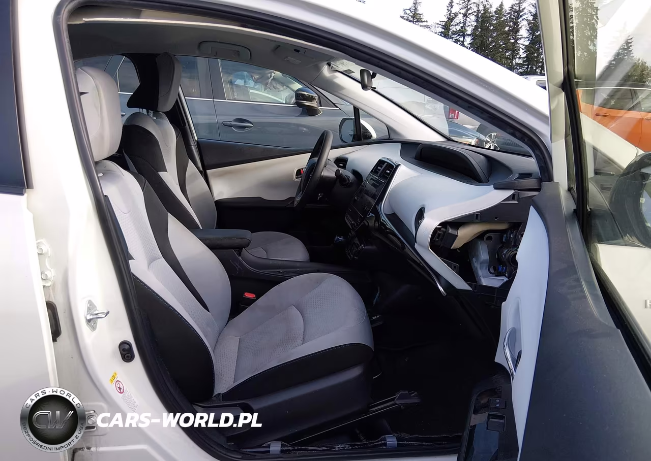 2019 Toyota Prius Le VIN:JTDKARFU8K3100255 - 5