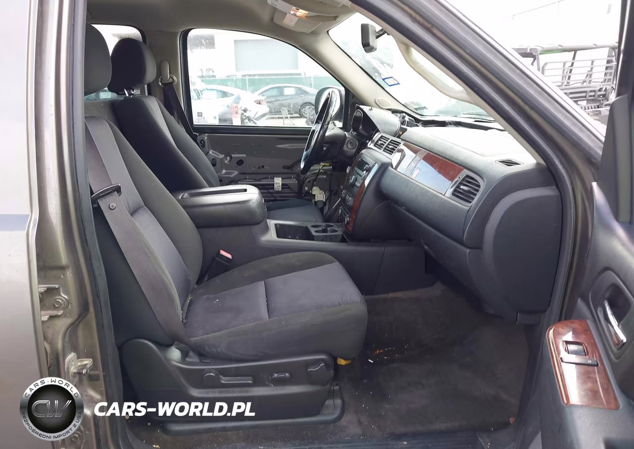 2011 Chevrolet Tahoe Ls VIN:1GNSCAE03BR177856 - 5