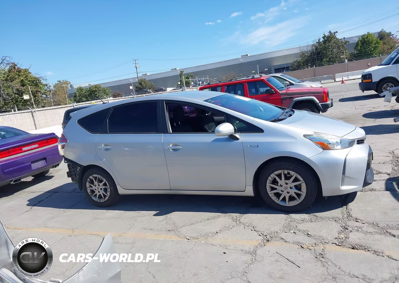 2015 Toyota Prius V Three VIN:JTDZN3EU8FJ017993 - 14