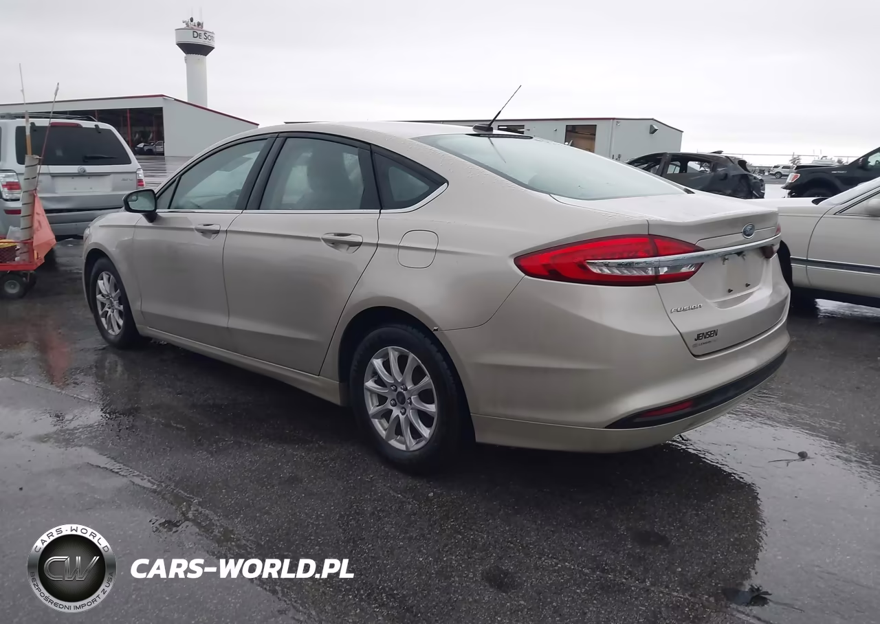 2018 Ford Fusion S VIN:3FA6P0G75JR103818 - 3