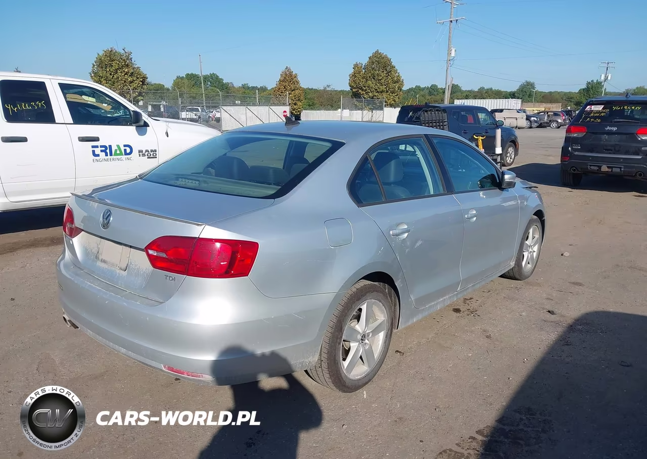 2011 Volkswagen Jetta 2.0L Tdi VIN:3VWLL7AJ4BM109885 - 4