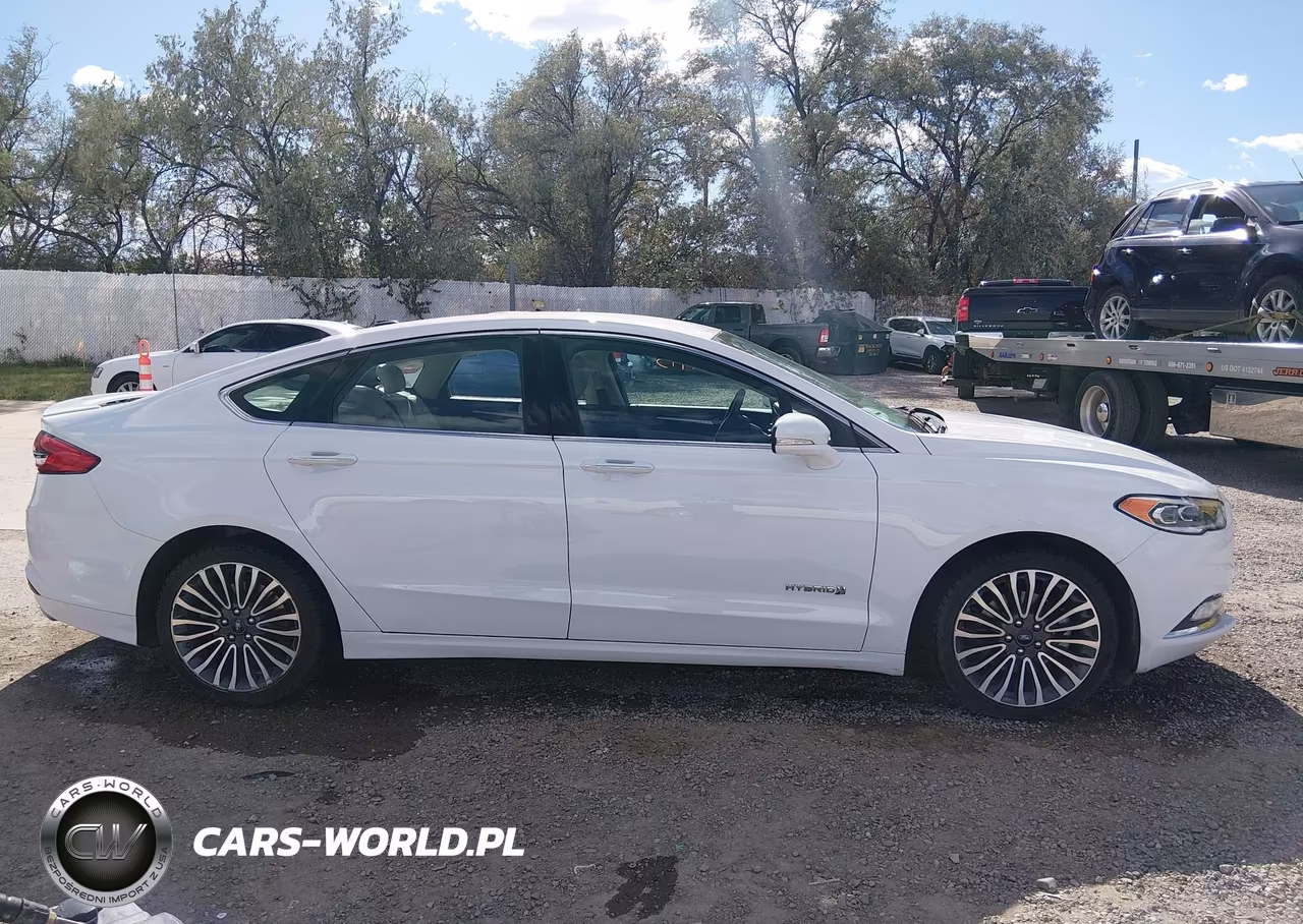 2018 Ford Fusion Hybrid Titanium VIN:3FA6P0RU7JR250287 - 13