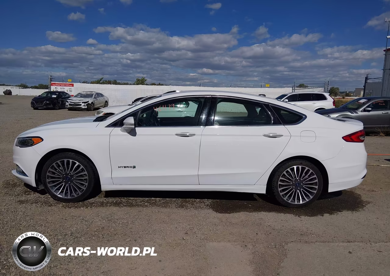 2018 Ford Fusion Hybrid Titanium VIN:3FA6P0RU7JR250287 - 14