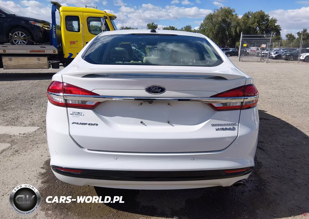 2018 Ford Fusion Hybrid Titanium VIN:3FA6P0RU7JR250287 - 16