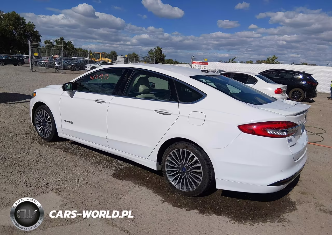 2018 Ford Fusion Hybrid Titanium VIN:3FA6P0RU7JR250287 - 3