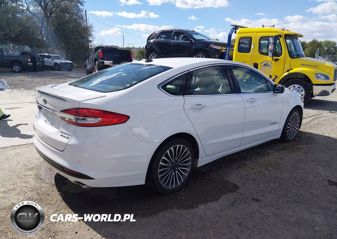 2018 Ford Fusion Hybrid Titanium VIN:3FA6P0RU7JR250287 - 4