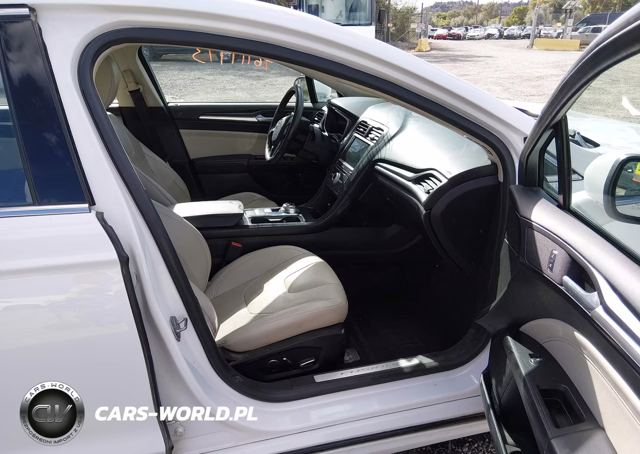 2018 Ford Fusion Hybrid Titanium VIN:3FA6P0RU7JR250287 - 5