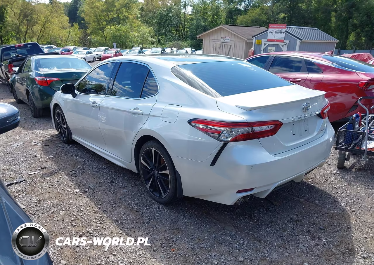 2018 Toyota Camry Xse VIN:4T1B61HK4JU060694 - 3