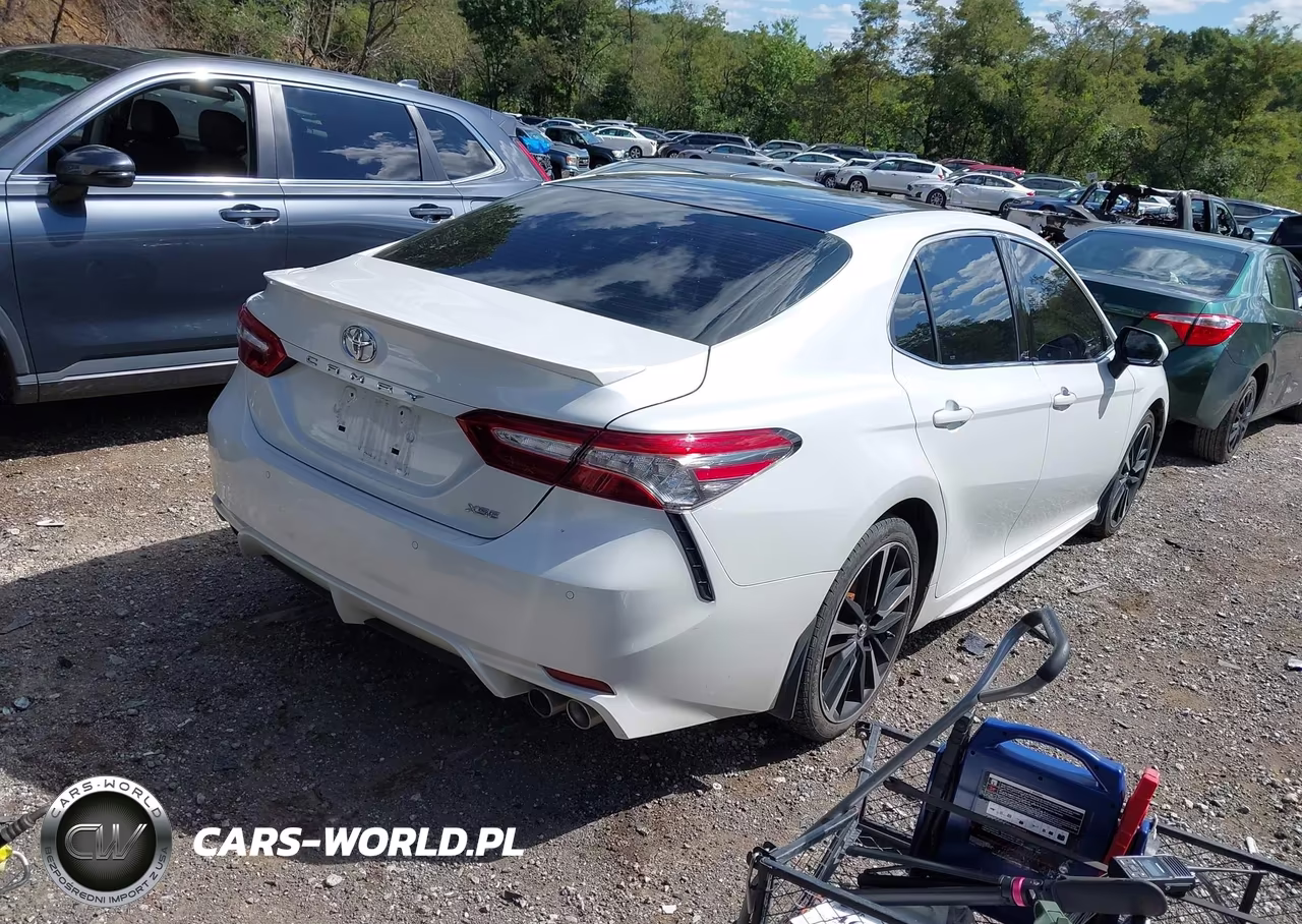 2018 Toyota Camry Xse VIN:4T1B61HK4JU060694 - 4