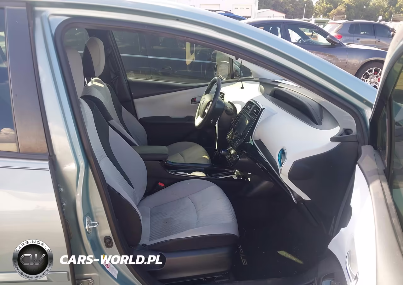 2017 Toyota Prius Three VIN:JTDKARFU1H3030705 - 5