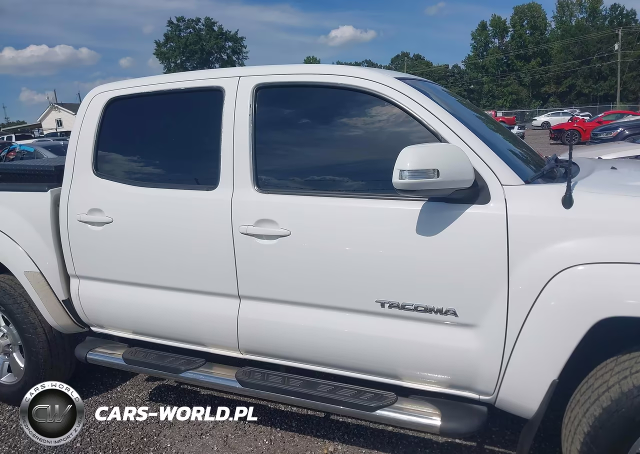 2015 Toyota Tacoma Base V6 VIN:3TMLU4EN4FM198679 - 13