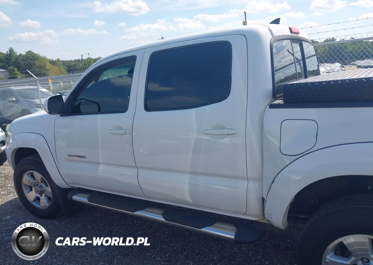 2015 Toyota Tacoma Base V6 VIN:3TMLU4EN4FM198679 - 14