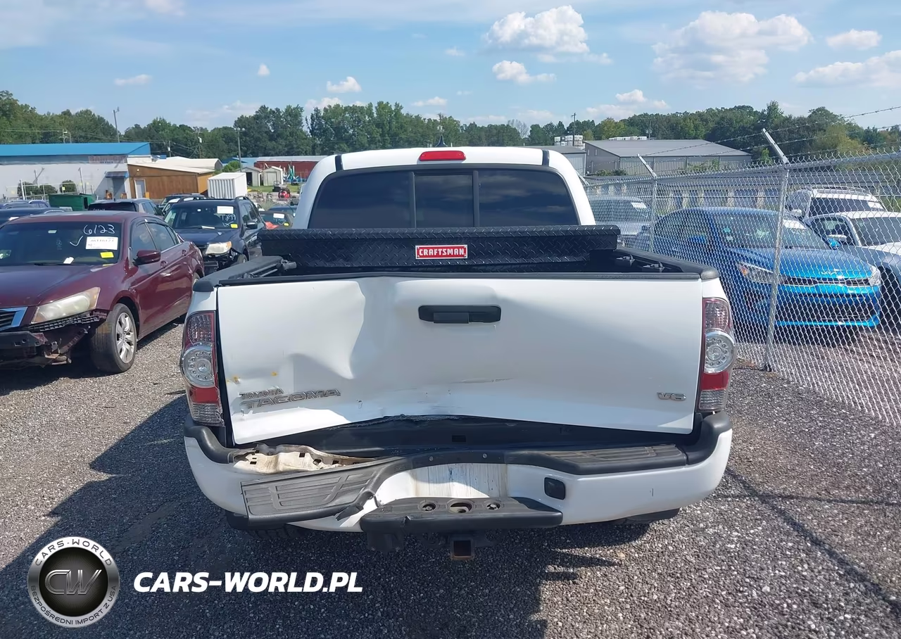 2015 Toyota Tacoma Base V6 VIN:3TMLU4EN4FM198679 - 16