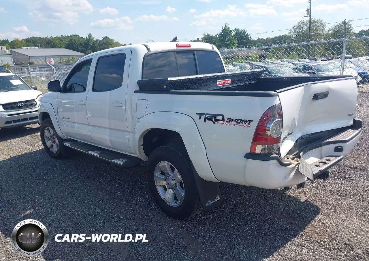 2015 Toyota Tacoma Base V6 VIN:3TMLU4EN4FM198679 - 3