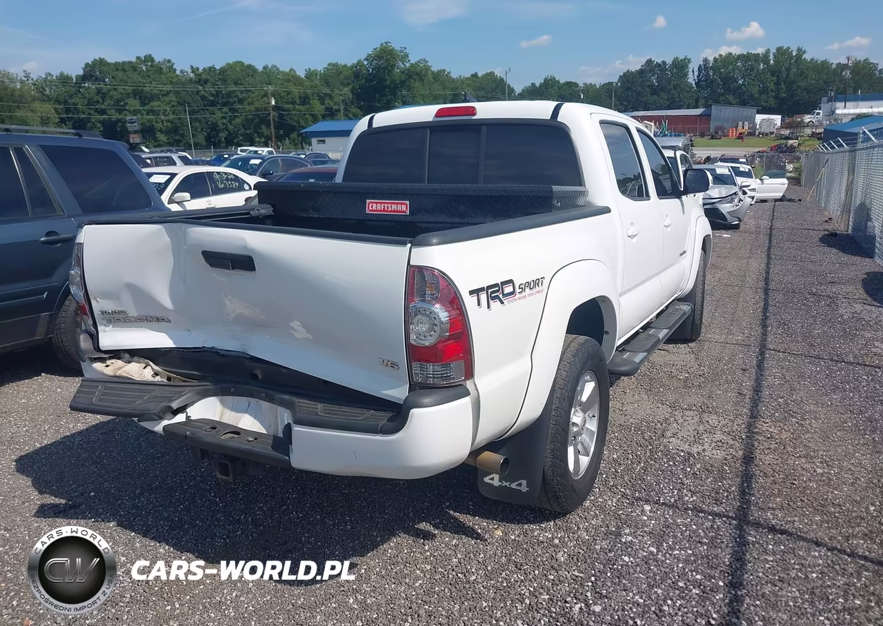 2015 Toyota Tacoma Base V6 VIN:3TMLU4EN4FM198679 - 4