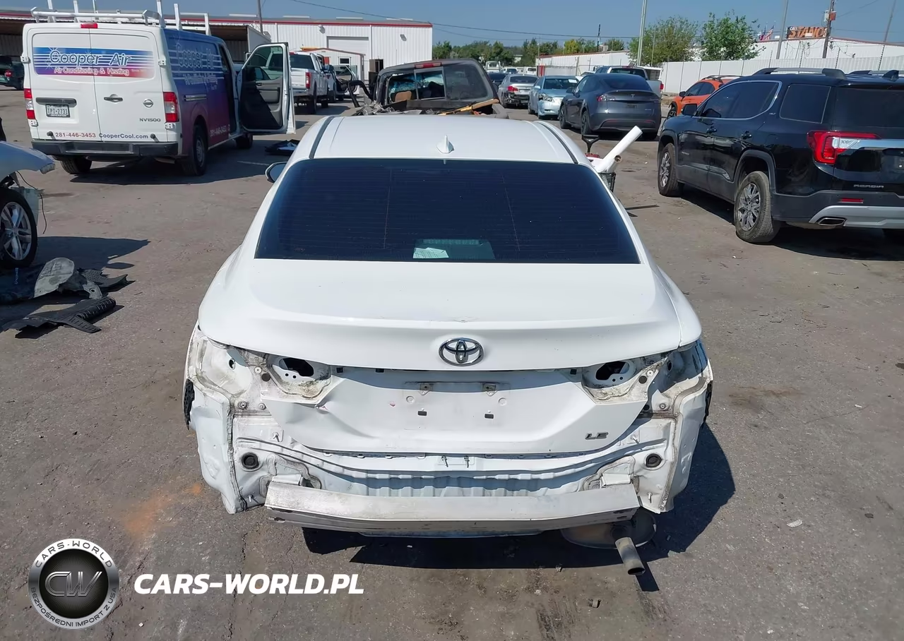 2019 Toyota Camry Le VIN:4T1B11HK1KU173552 - 16
