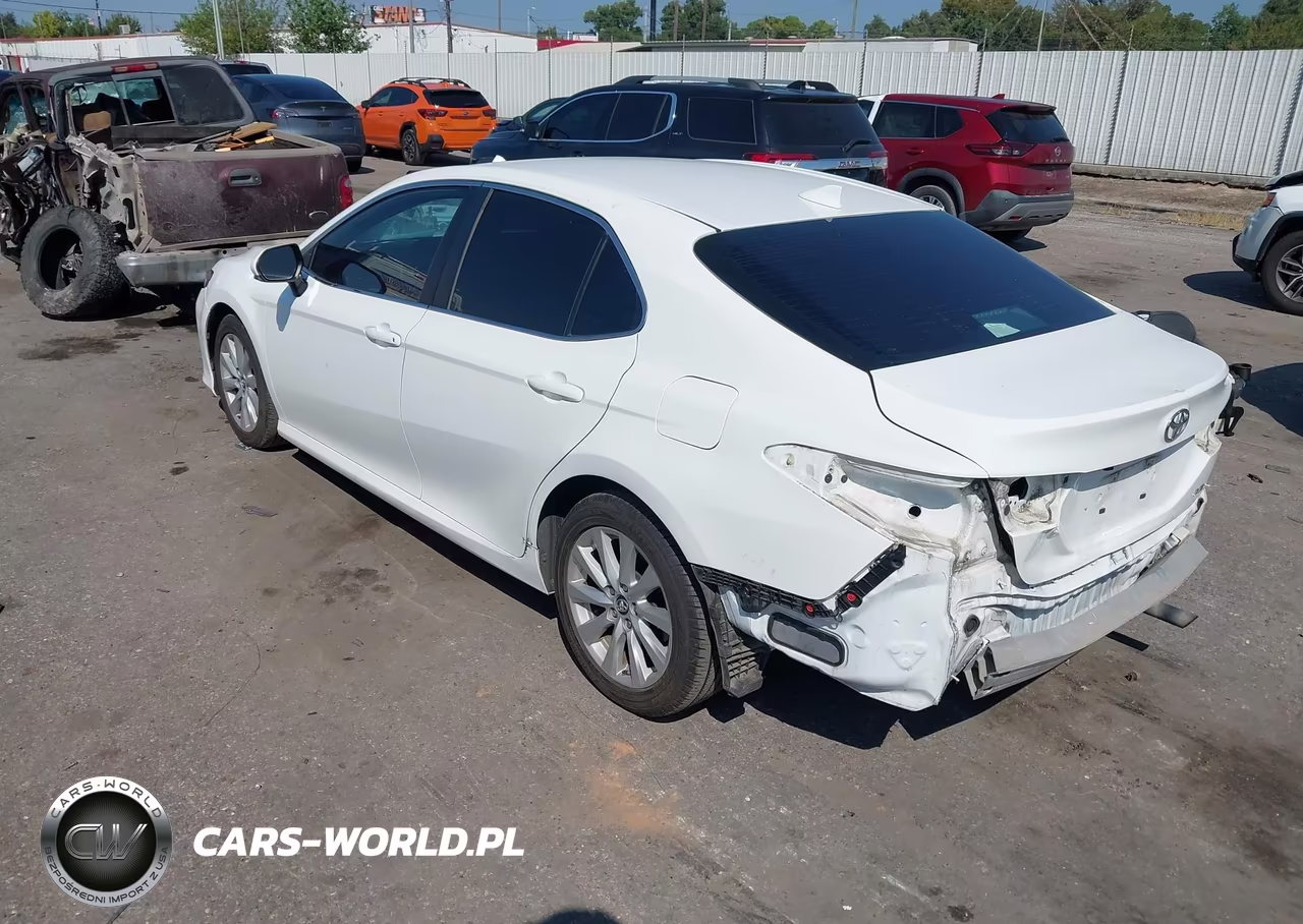 2019 Toyota Camry Le VIN:4T1B11HK1KU173552 - 3