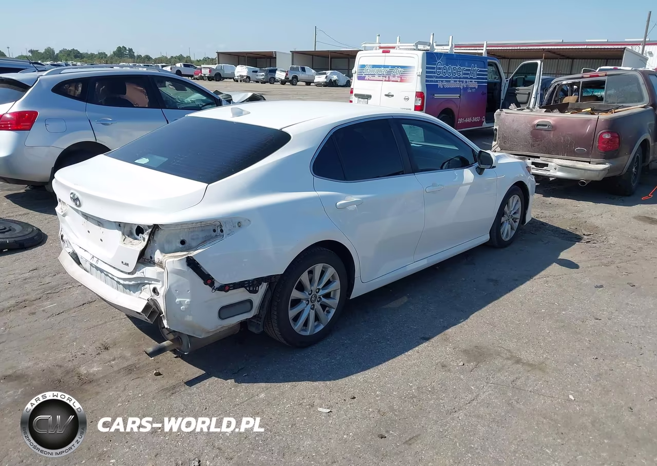 2019 Toyota Camry Le VIN:4T1B11HK1KU173552 - 4