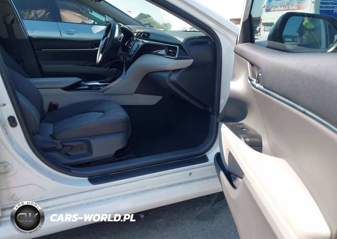 2019 Toyota Camry Le VIN:4T1B11HK1KU173552 - 5