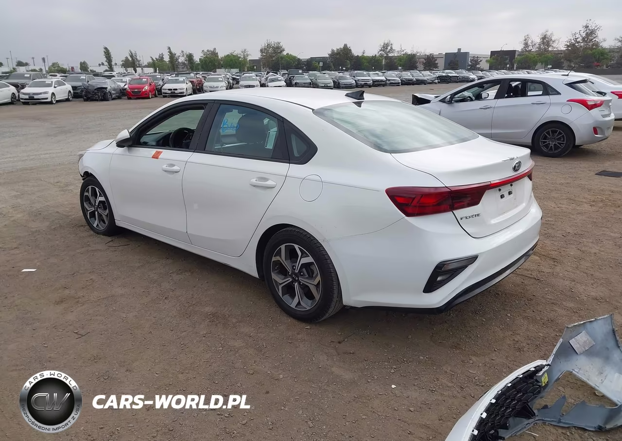 2020 Kia Forte Lxs VIN:3KPF24AD2LE245617 - 3