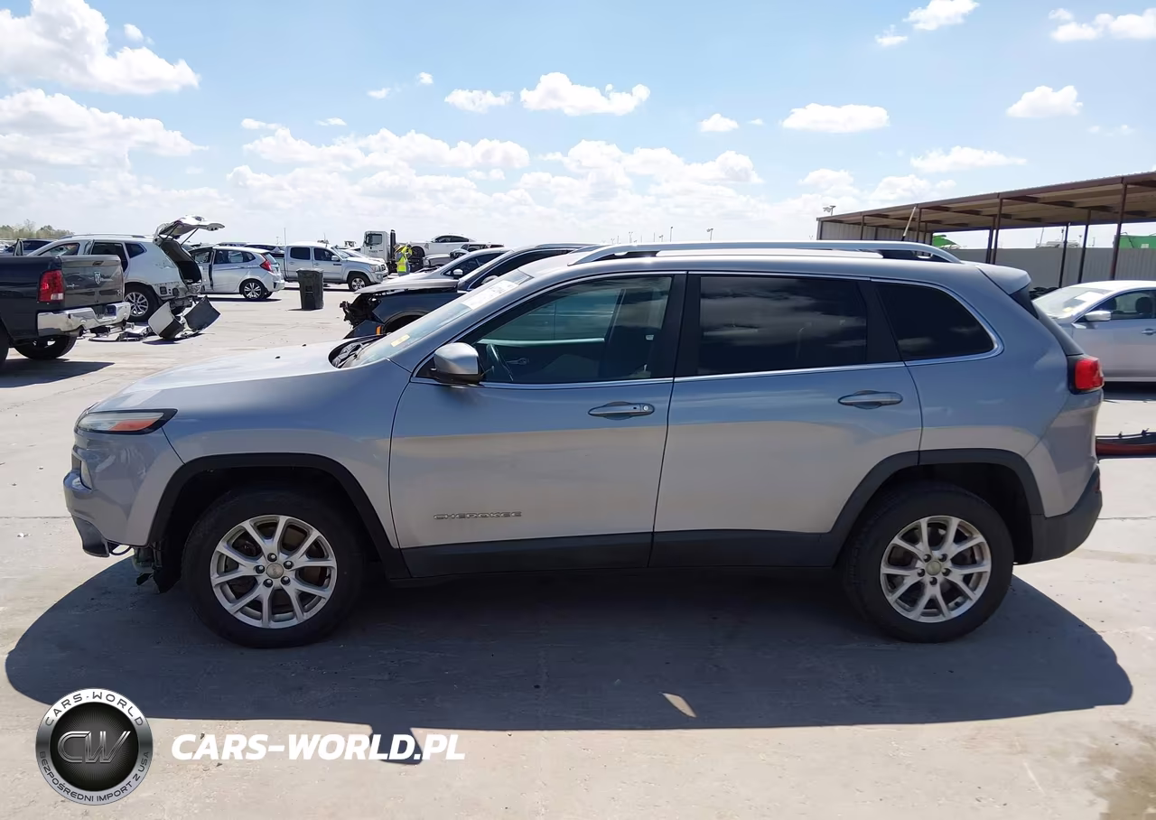 2016 Jeep Cherokee Latitude VIN:1C4PJLCS3GW126645 - 15