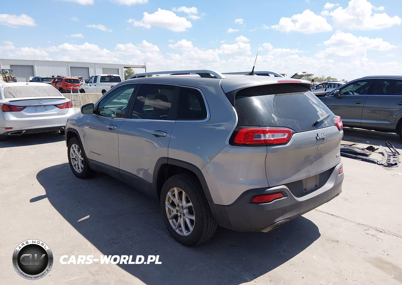 2016 Jeep Cherokee Latitude VIN:1C4PJLCS3GW126645 - 3