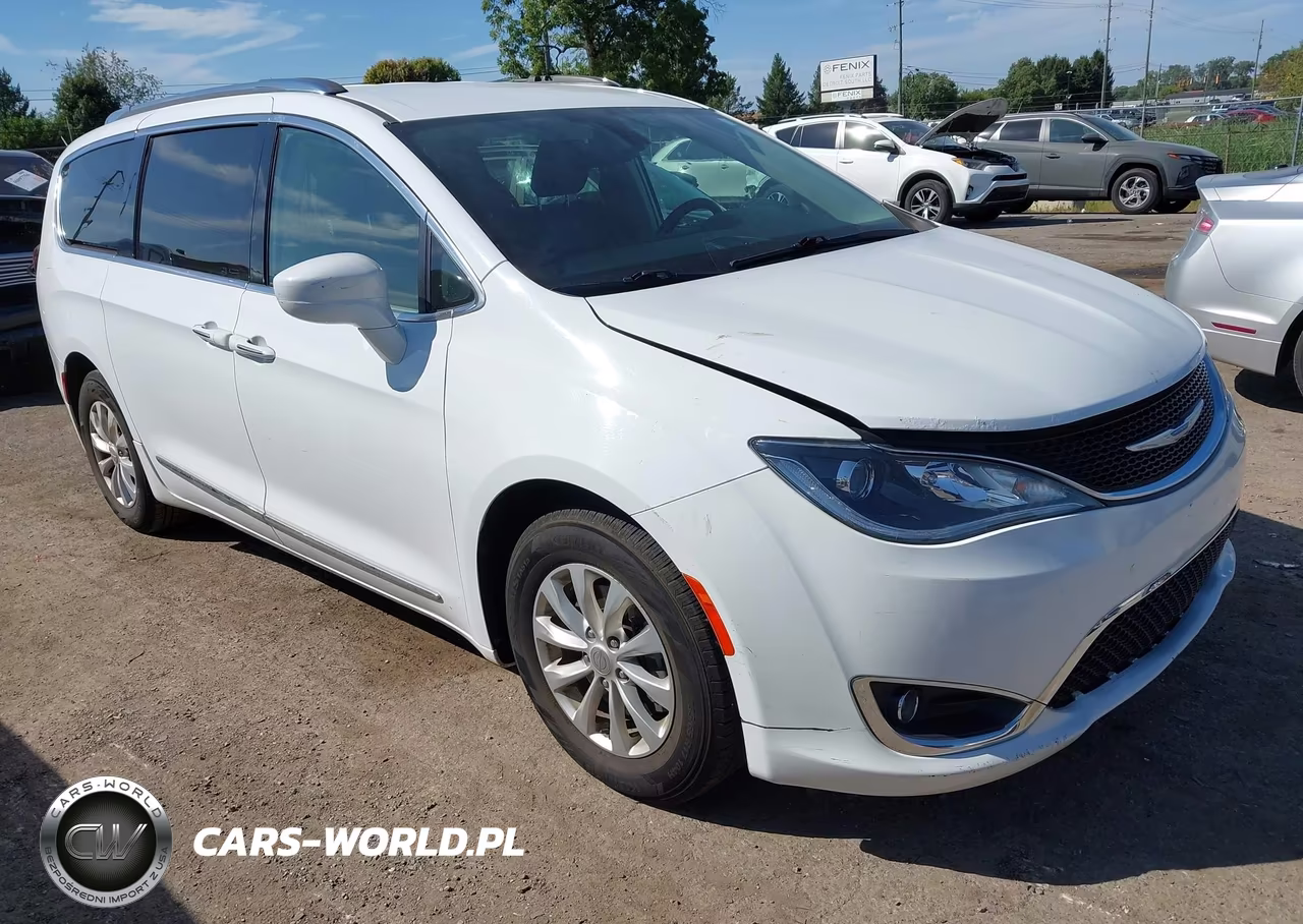 2018 Chrysler Pacifica Touring L VIN:2C4RC1BG2JR188817 - 1
