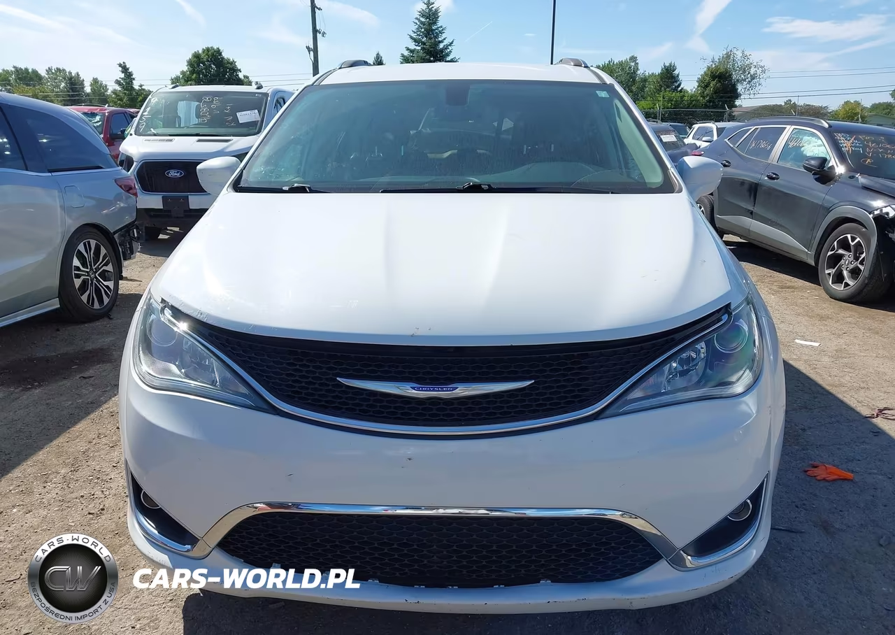 2018 Chrysler Pacifica Touring L VIN:2C4RC1BG2JR188817 - 12