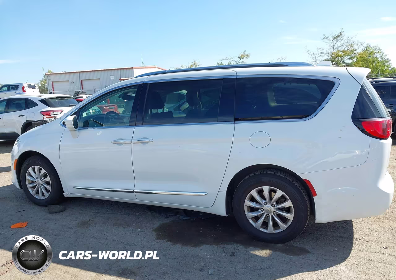 2018 Chrysler Pacifica Touring L VIN:2C4RC1BG2JR188817 - 14