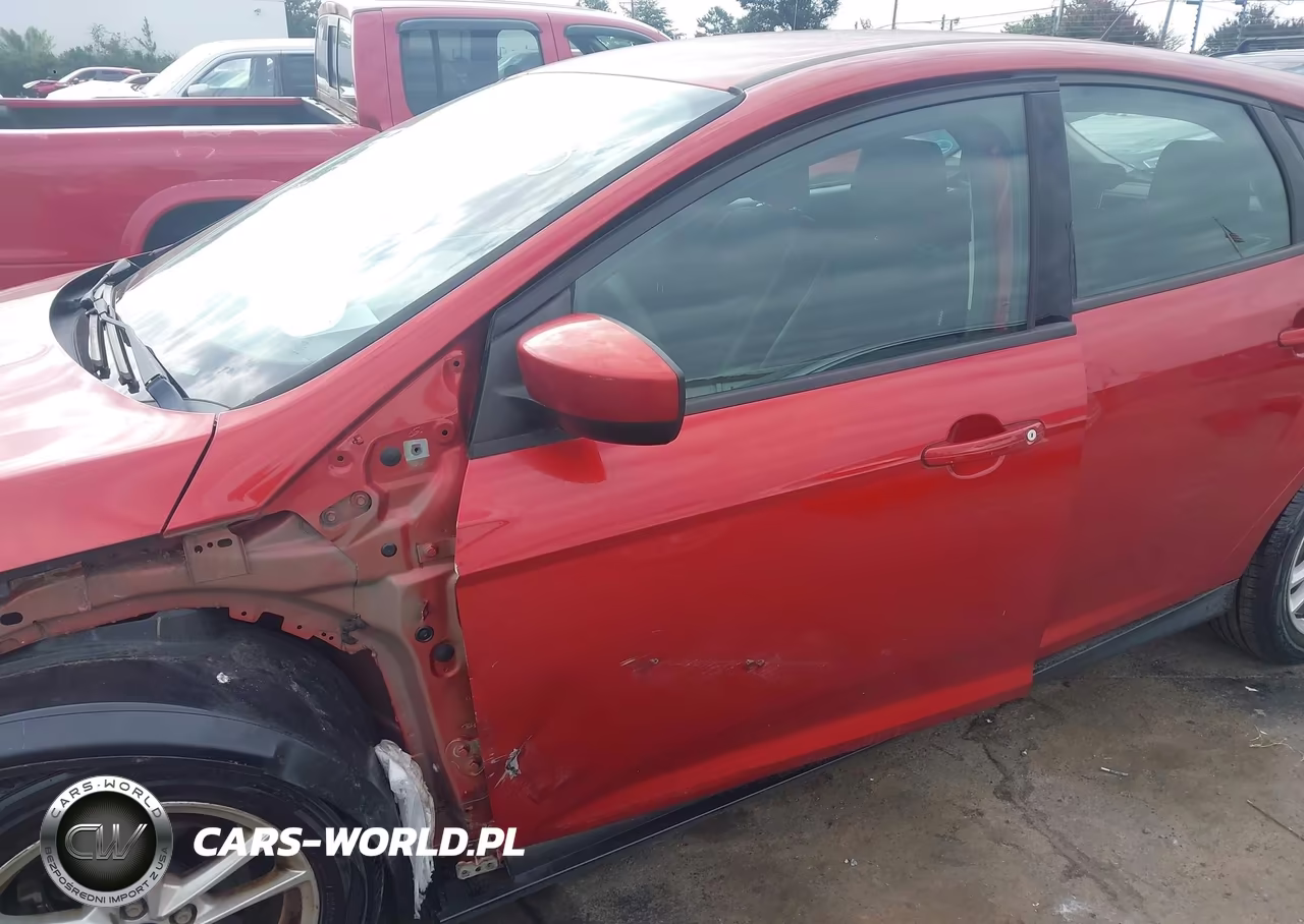 2018 Ford Focus Se VIN:1FADP3K26JL307417 - 18